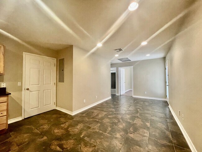 Photo - Walk to campus! Walk downtown! Fenced yard! Flat Rate Utilities!