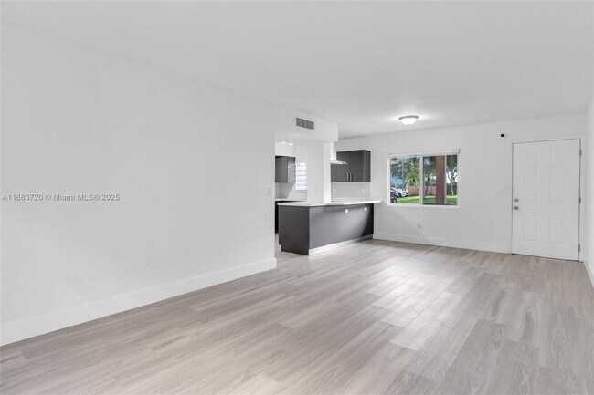 Photo - 6235 SW Kendale Lakes Cir