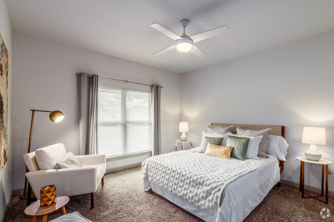 2BR, 2BA - 968SF - Primary Bedroom