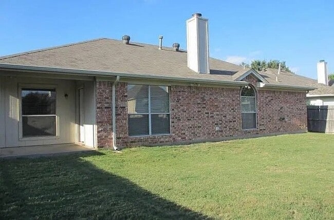 Photo - 1700 Farmington Dr