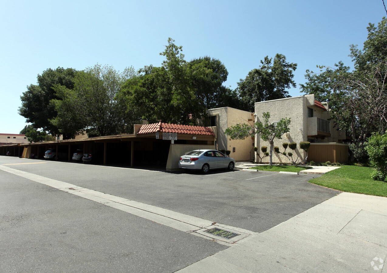 Canyon Country Apartments - Canyon Country Apartments