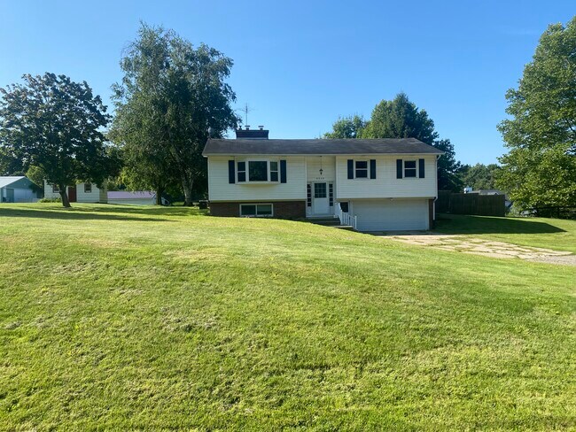 Photo - 6040 10 Mile Rd NE House