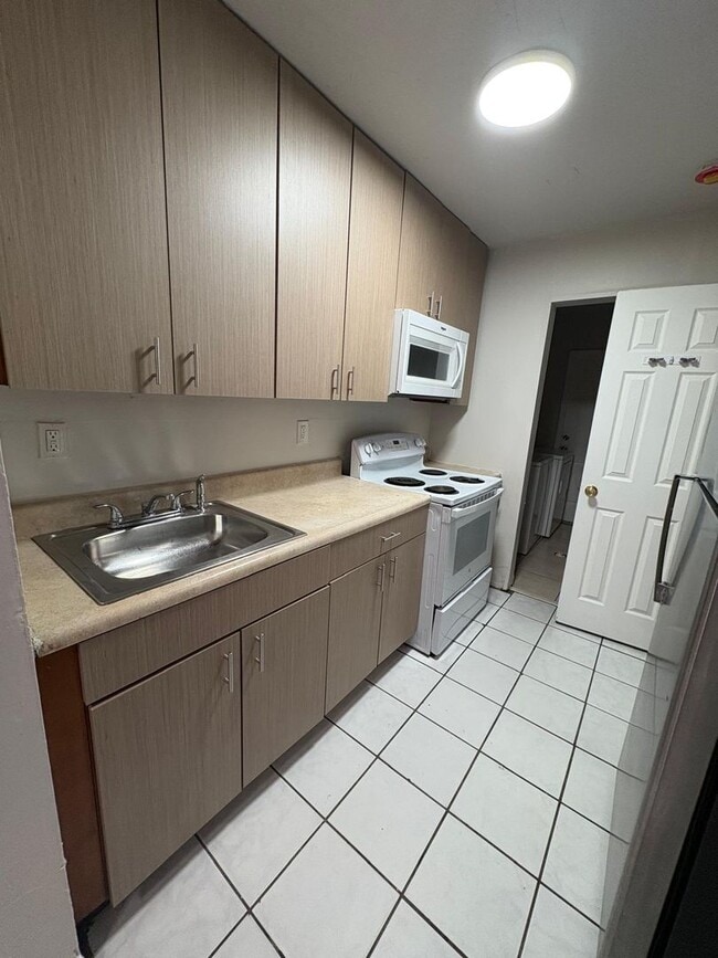 Photo - 900 NW Unit East