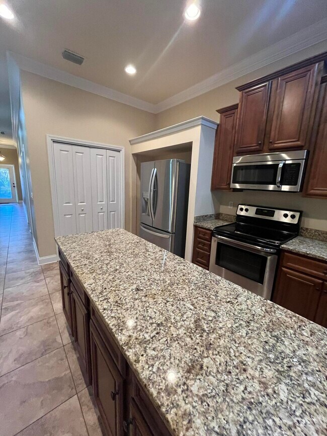 Photo - 808 Pine Alley St