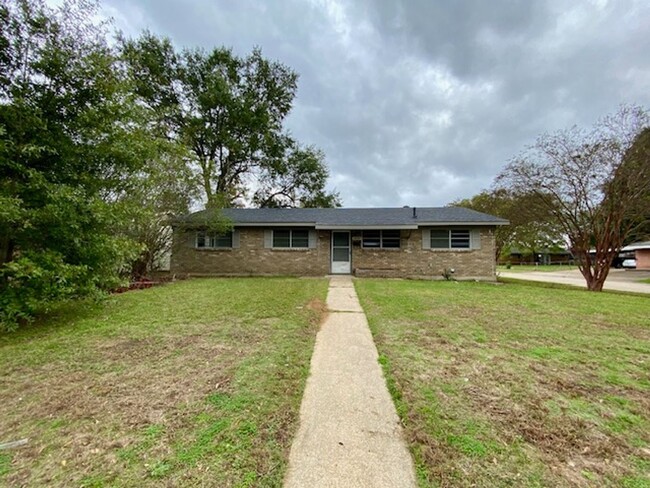 Newly Renovated 3 Bedroom 1.5 Bath Home in... - Newly Renovated 3 Bedroom 1.5 Bath Home in...