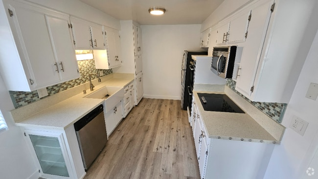 Building Photo - 2130 Beachwood Dr Rental
