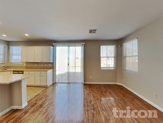 Photo - 4598 Hearts Desire Ave