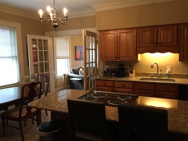 large kitchen/dining room - 418 Clement Ave Unidad #2