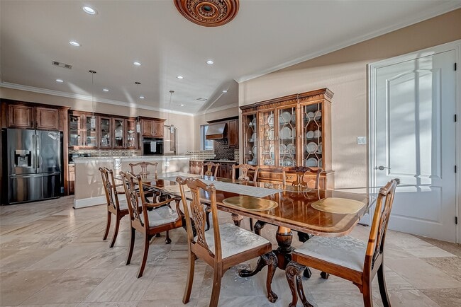 Photo - 2011 Crescent Dr