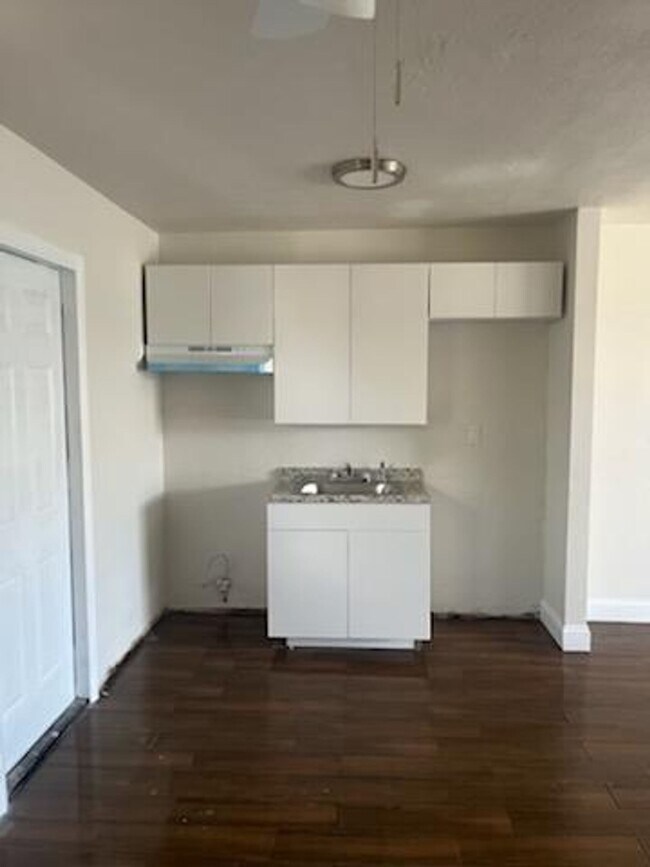 2300 Avenue S Unit 7