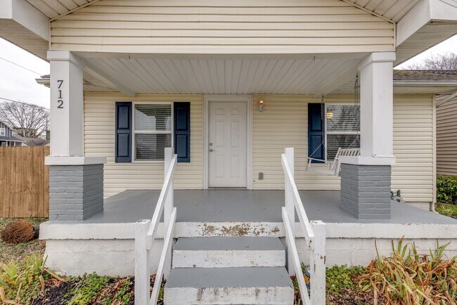 Photo - 712 45th Ave N