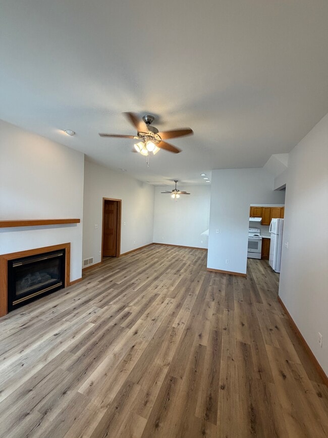 1317-1332 Hillwood Blvd