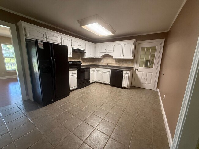 Photo - 4bd 3b off N Lee Hwy!
