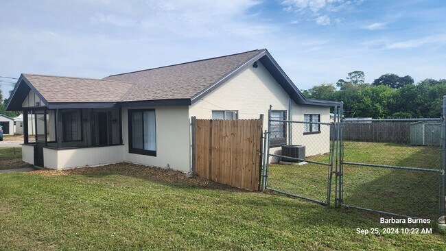 Photo - Commercial/residential in 1 property.