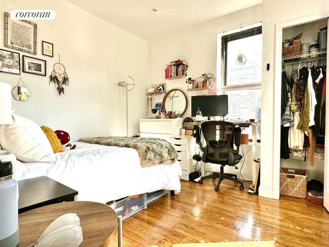 Photo - 235 E 4th St