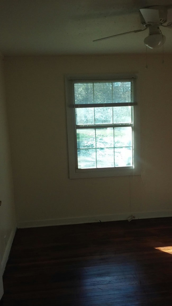 Photo - 402 Seymour St