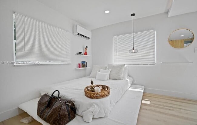 Photo - 1523 NE 148th St Unidad Apartment