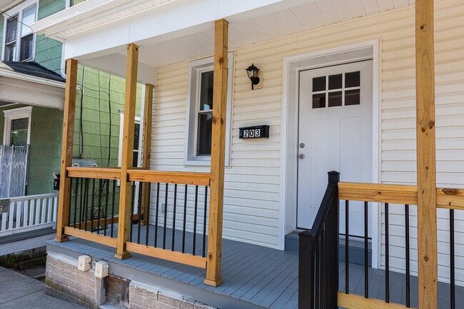 Photo - 203 W High St