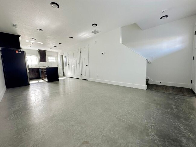 Photo - 1720 E Main St