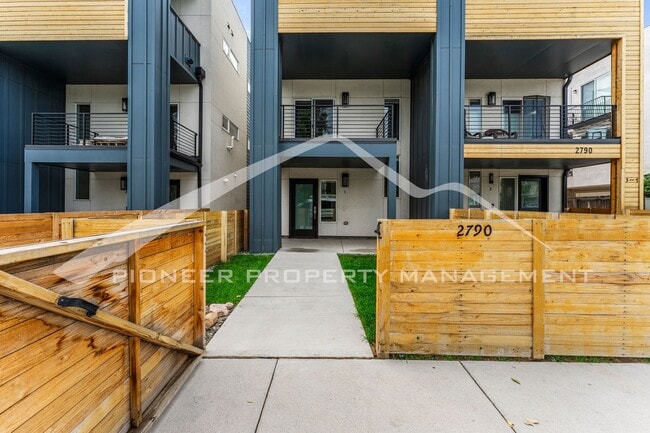 Photo - Spacious Townhouse with Washer/Dryer and Gorgeous Views