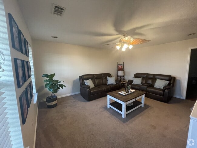 Building Photo - 636 W Marshall Dr Rental