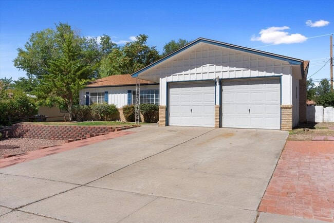 Photo - 10217 Santa Paula Ave NE