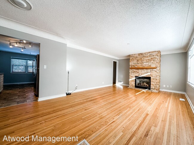 Photo - 5 br, 2.5 bath House - 5000 Lakeside Ave N