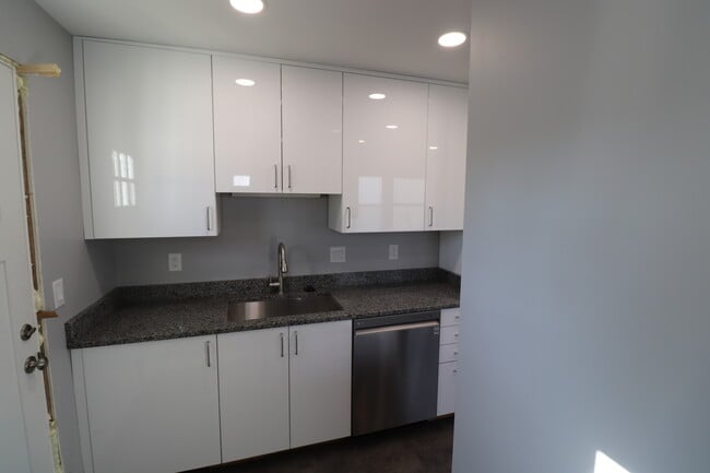 Photo - 2022 E Saratoga St