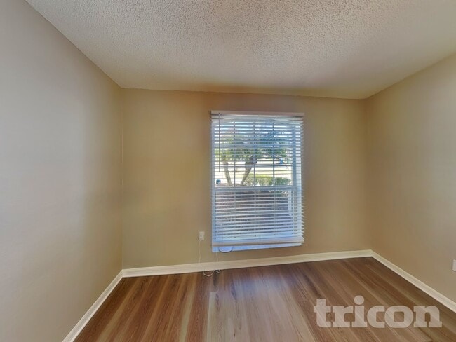 Photo - 7152 Summit Dr