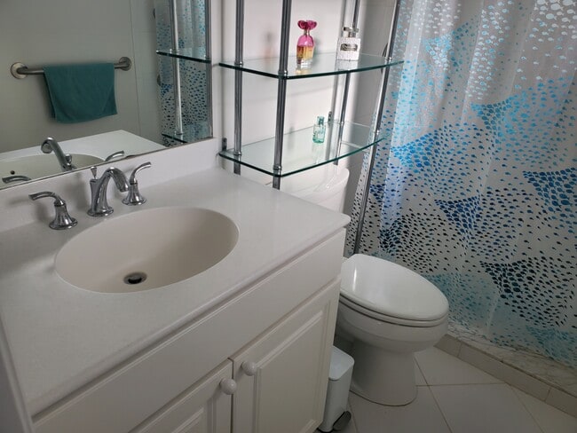 Photo - 590 NE Lima Vias