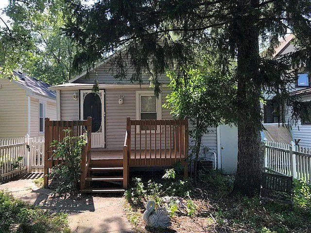 Photo - 725 Warner Ave