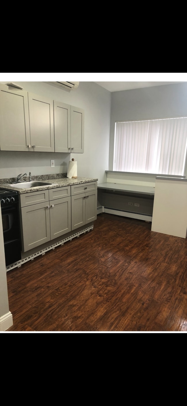 124 Mount Vernon Ave Unit Large Studio