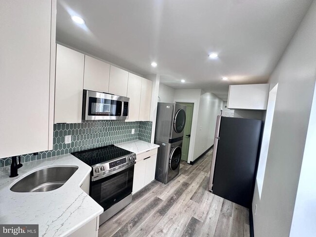 Building Photo - 2539 N Marshall St Unit A