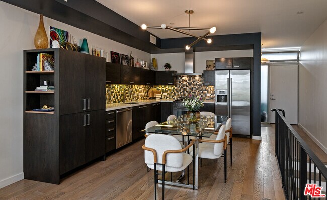 Photo - 751 N Fairfax Ave Unidad 12