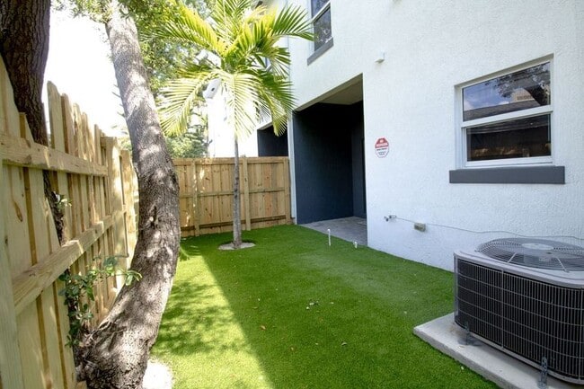 Photo - 424 SE 16th St