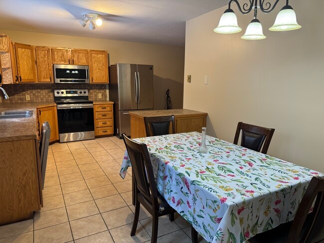 Photo - 285 1/4 Walnut St Unit Apt A