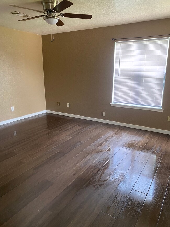 Photo - 2613 Schwald Rd