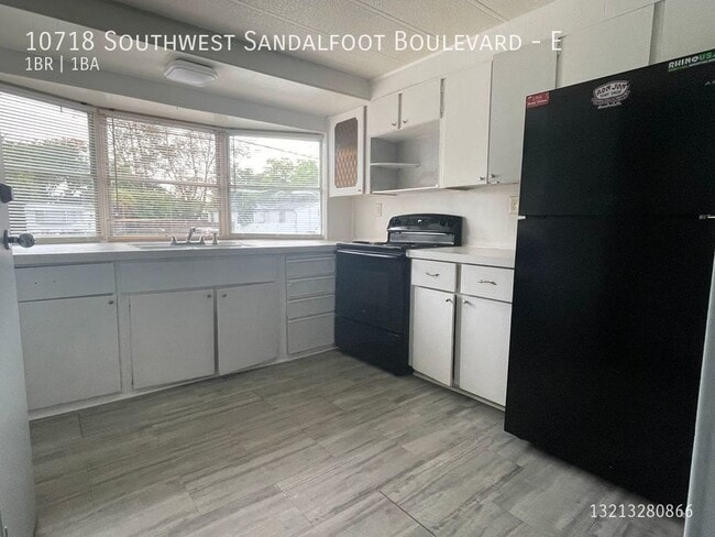 10718 SW Sandalfoot Blvd Unidad E