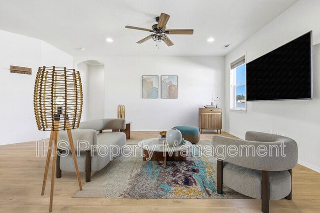 Photo - 1918 S Elm Pl