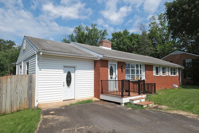 Updated Greenbrier Home with Fenced Yard - Updated Greenbrier Home with Fenced Yard