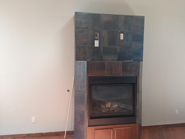 Photo - 915 Edith Blvd NE