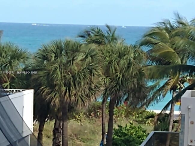 Building Photo - 6039 Collins Ave Unit 407