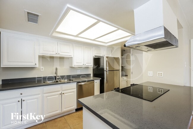 Photo - 402 E Dunbar Dr