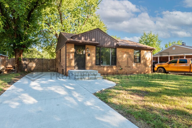 Photo - 1932 S Battin St