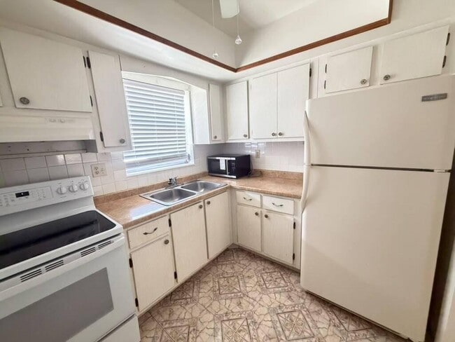 Photo - 2727 Dudley Dr W