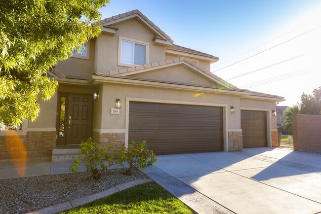 Photo - Darling home in desirable Little Valley with a PRIVATE POOL!