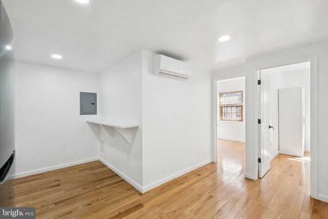 Building Photo - 1223 Spruce St Unit 3F