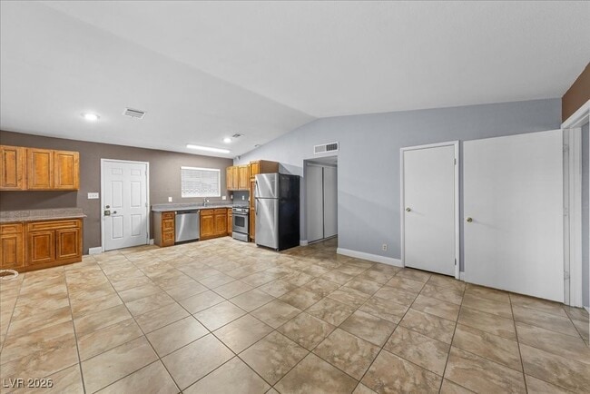 Photo - 6440 Bugbee Ave