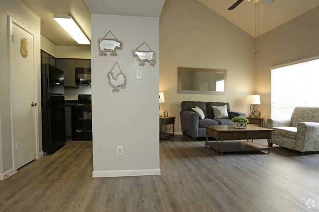 2 BD, 2 BA - 1,140 SF