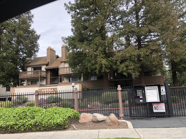 Building Photo - 2055 Sierra Rd Unit 101